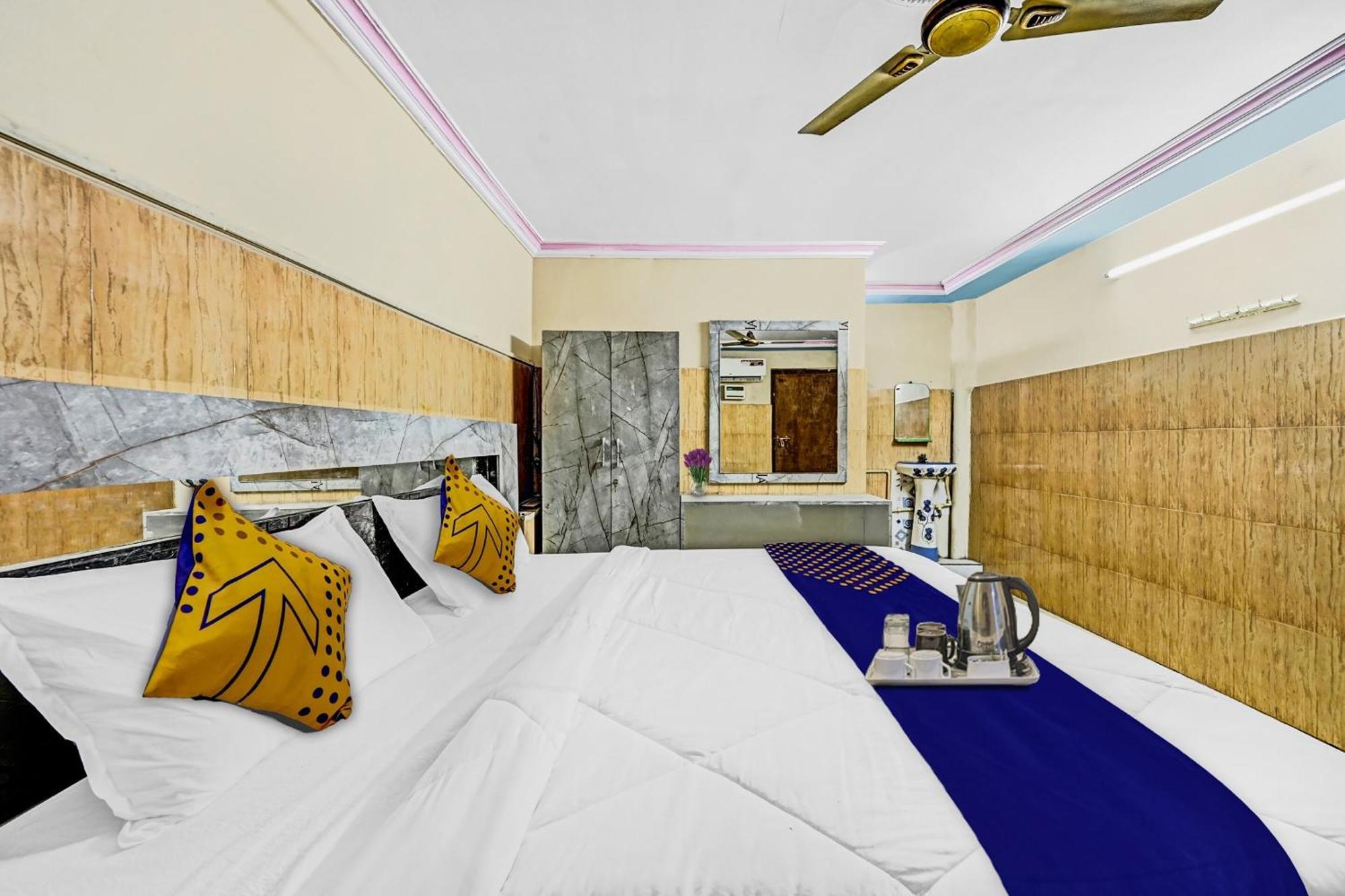 Spot On Svr Grand Hotel Vijayawada Exterior photo